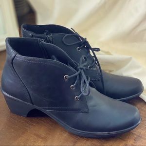 Easy Street Comfort Wave Size 10 Women’s black booties